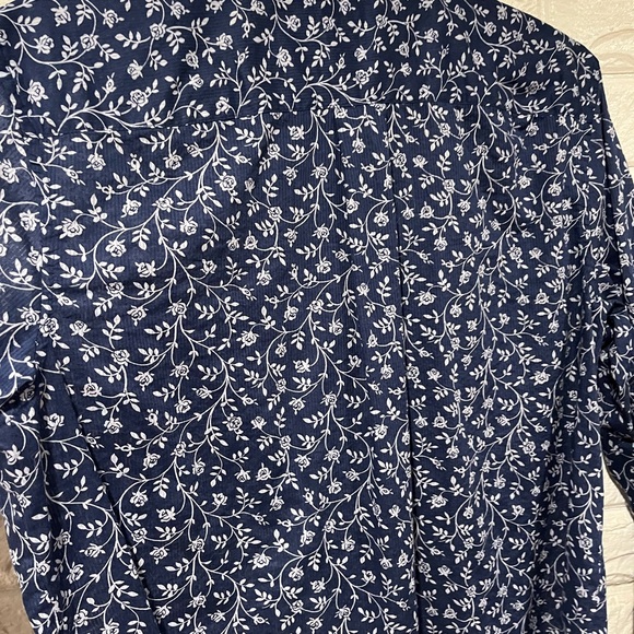 Lauren Ralph Lauren Women’s XL Navy Blue Floral lightweight button up Shirt EUC - Picture 5 of 9
